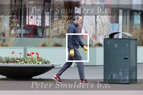 Amsterdam 2 april 2020
Viktor Horsting doet boodschappen en loopt naar zijn huis.