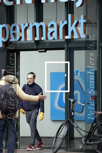 Amsterdam 2 april 2020
Viktor Horsting doet boodschappen en loopt naar zijn huis.
