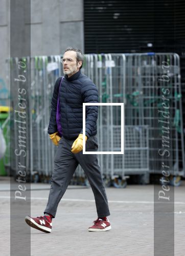 Amsterdam 2 april 2020
Viktor Horsting doet boodschappen en loopt naar zijn huis.
