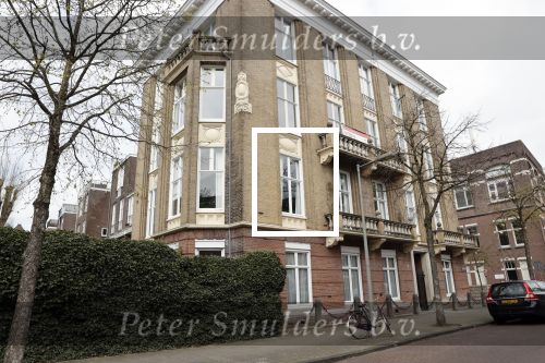Amsterdam 2 april 2020
Viktor Horsting doet boodschappen en loopt naar zijn huis.