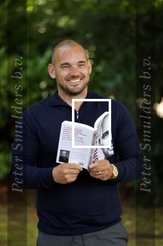 Doorn 27 juni 2020
Presentatie boek Wesley Sneijder . Het boek is geschreven door Kees Jansma en mark v Bommel ontving het eerste exemplaar.