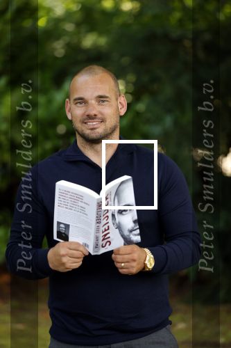 Doorn 27 juni 2020
Presentatie boek Wesley Sneijder . Het boek is geschreven door Kees Jansma en mark v Bommel ontving het eerste exemplaar.