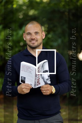 Doorn 27 juni 2020
Presentatie boek Wesley Sneijder . Het boek is geschreven door Kees Jansma en mark v Bommel ontving het eerste exemplaar.