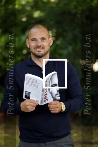 Doorn 27 juni 2020
Presentatie boek Wesley Sneijder . Het boek is geschreven door Kees Jansma en mark v Bommel ontving het eerste exemplaar.