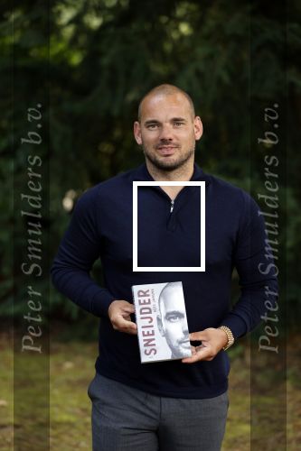 Doorn 27 juni 2020
Presentatie boek Wesley Sneijder . Het boek is geschreven door Kees Jansma en mark v Bommel ontving het eerste exemplaar.