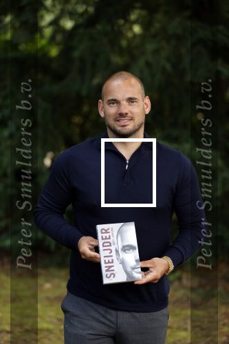 Doorn 27 juni 2020
Presentatie boek Wesley Sneijder . Het boek is geschreven door Kees Jansma en mark v Bommel ontving het eerste exemplaar.