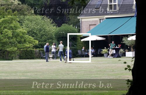 Doorn 27 juni 2020
Presentatie boek Wesley Sneijder . Het boek is geschreven door Kees Jansma en mark v Bommel ontving het eerste exemplaar.