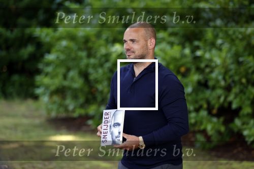 Doorn 27 juni 2020
Presentatie boek Wesley Sneijder . Het boek is geschreven door Kees Jansma en mark v Bommel ontving het eerste exemplaar.