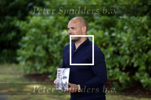 Doorn 27 juni 2020
Presentatie boek Wesley Sneijder . Het boek is geschreven door Kees Jansma en mark v Bommel ontving het eerste exemplaar.