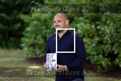 Doorn 27 juni 2020
Presentatie boek Wesley Sneijder . Het boek is geschreven door Kees Jansma en mark v Bommel ontving het eerste exemplaar.