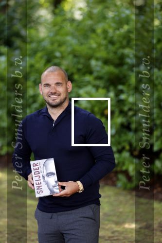 Doorn 27 juni 2020
Presentatie boek Wesley Sneijder . Het boek is geschreven door Kees Jansma en mark v Bommel ontving het eerste exemplaar.