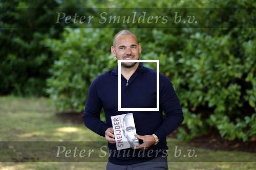 Doorn 27 juni 2020
Presentatie boek Wesley Sneijder . Het boek is geschreven door Kees Jansma en mark v Bommel ontving het eerste exemplaar.