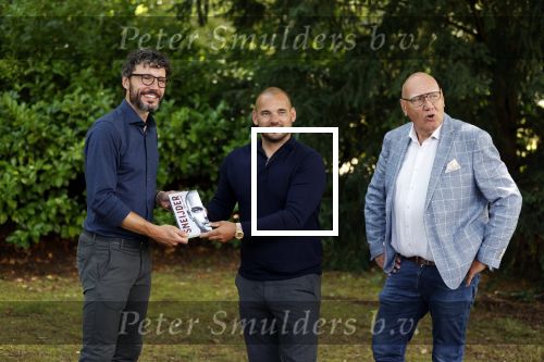 Doorn 27 juni 2020
Presentatie boek Wesley Sneijder . Het boek is geschreven door Kees Jansma en mark v Bommel ontving het eerste exemplaar.