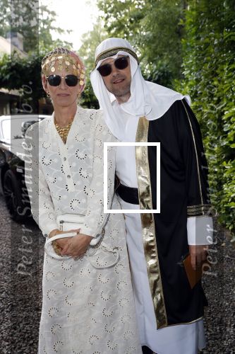 Blaricum 6 juli 2021
Gordon viert zijn verjaardag en dat hij zijn huis verkocht heeft. Ook gaat hij verhuizen naar Dubai. Anita Witzier met haar man