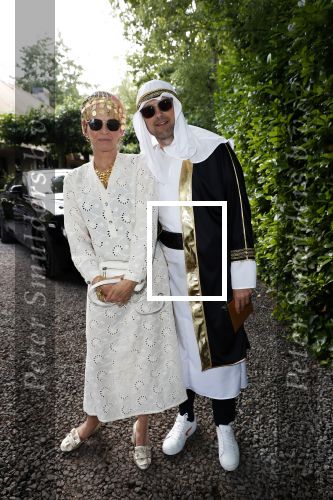 Blaricum 6 juli 2021
Gordon viert zijn verjaardag en dat hij zijn huis verkocht heeft. Ook gaat hij verhuizen naar Dubai. Anita Witzier met haar man