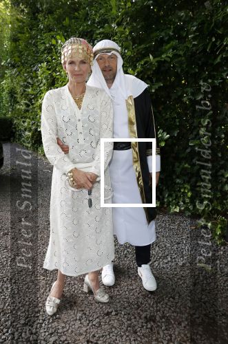 Blaricum 6 juli 2021
Gordon viert zijn verjaardag en dat hij zijn huis verkocht heeft. Ook gaat hij verhuizen naar Dubai. Anita Witzier met haar man