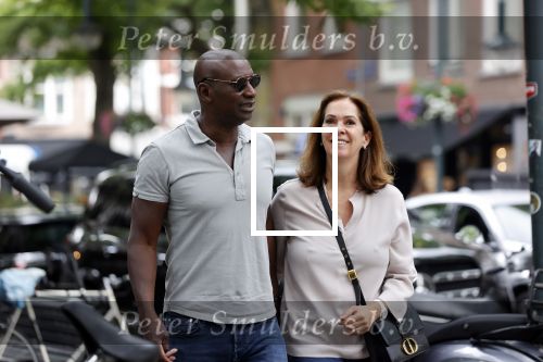Amsterdam 10 juli 2021
 Annemarie v Gaal met haar man Rhandy Macnack op de cornelis schuytstraat