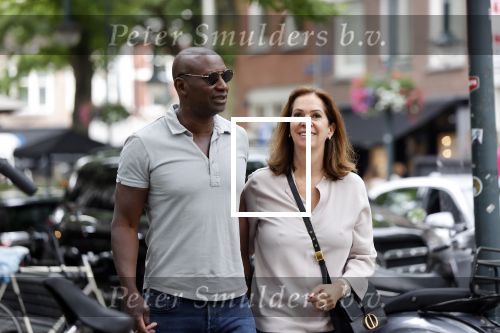 Amsterdam 10 juli 2021
 Annemarie v Gaal met haar man Rhandy Macnack op de cornelis schuytstraat