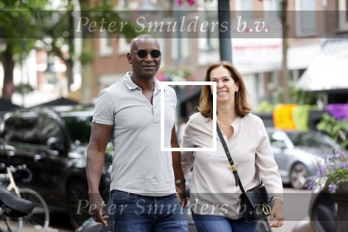 Amsterdam 10 juli 2021
 Annemarie v Gaal met haar man Rhandy Macnack op de cornelis schuytstraat