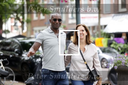 Amsterdam 10 juli 2021
 Annemarie v Gaal met haar man Rhandy Macnack op de cornelis schuytstraat