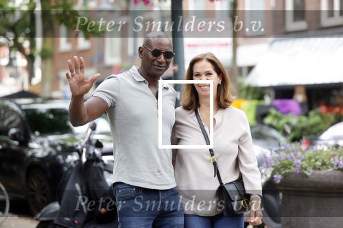 Amsterdam 10 juli 2021
 Annemarie v Gaal met haar man Rhandy Macnack op de cornelis schuytstraat