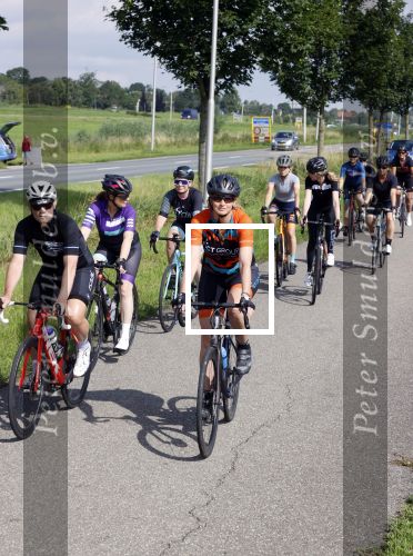 Zevenhuizen 4 juli 2021
Leontien v Moorsel Wendy v Dijk en Anouk Smulders gaan met 500 vrouwen de Amstel Gold race rijden . Vandaag was er een training . Ook Michael Zijlaard en zijn broer Ron reden mee.