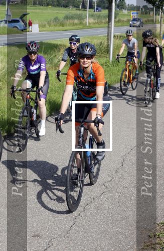 Zevenhuizen 4 juli 2021
Leontien v Moorsel Wendy v Dijk en Anouk Smulders gaan met 500 vrouwen de Amstel Gold race rijden . Vandaag was er een training . Ook Michael Zijlaard en zijn broer Ron reden mee.