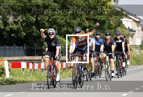 Zevenhuizen 4 juli 2021
Leontien v Moorsel Wendy v Dijk en Anouk Smulders gaan met 500 vrouwen de Amstel Gold race rijden . Vandaag was er een training . Ook Michael Zijlaard en zijn broer Ron reden mee.