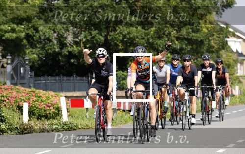 Zevenhuizen 4 juli 2021
Leontien v Moorsel Wendy v Dijk en Anouk Smulders gaan met 500 vrouwen de Amstel Gold race rijden . Vandaag was er een training . Ook Michael Zijlaard en zijn broer Ron reden mee.