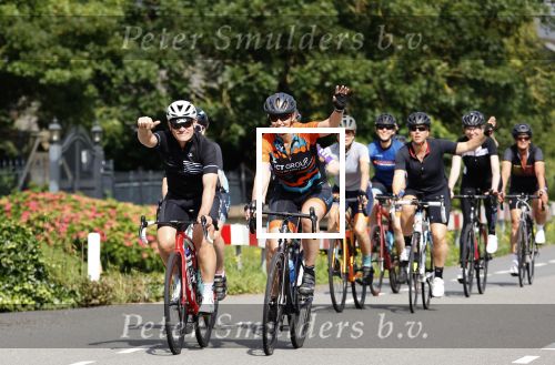 Zevenhuizen 4 juli 2021
Leontien v Moorsel Wendy v Dijk en Anouk Smulders gaan met 500 vrouwen de Amstel Gold race rijden . Vandaag was er een training . Ook Michael Zijlaard en zijn broer Ron reden mee.