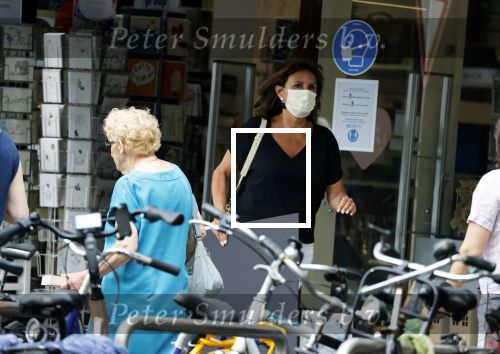 Amsterdam 17 juni 2021
Astrid Joosten doet boodschappen op de Beethovenstraat