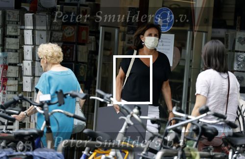 Amsterdam 17 juni 2021
Astrid Joosten doet boodschappen op de Beethovenstraat
