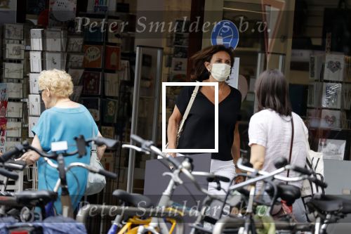 Amsterdam 17 juni 2021
Astrid Joosten doet boodschappen op de Beethovenstraat