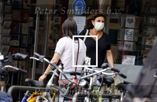 Amsterdam 17 juni 2021
Astrid Joosten doet boodschappen op de Beethovenstraat