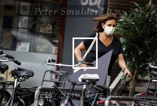 Amsterdam 17 juni 2021
Astrid Joosten doet boodschappen op de Beethovenstraat