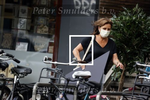 Amsterdam 17 juni 2021
Astrid Joosten doet boodschappen op de Beethovenstraat