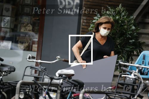 Amsterdam 17 juni 2021
Astrid Joosten doet boodschappen op de Beethovenstraat