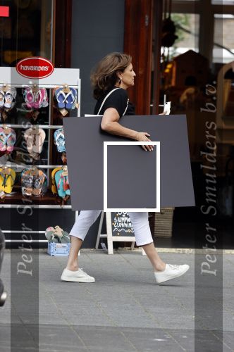 Amsterdam 17 juni 2021
Astrid Joosten doet boodschappen op de Beethovenstraat