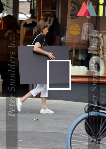 Amsterdam 17 juni 2021
Astrid Joosten doet boodschappen op de Beethovenstraat