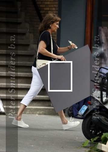 Amsterdam 17 juni 2021
Astrid Joosten doet boodschappen op de Beethovenstraat