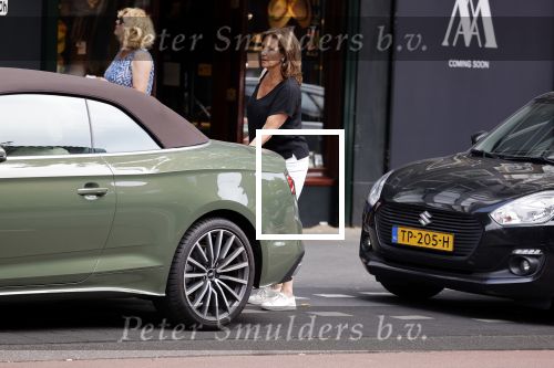 Amsterdam 17 juni 2021
Astrid Joosten doet boodschappen op de Beethovenstraat