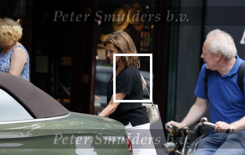 Amsterdam 17 juni 2021
Astrid Joosten doet boodschappen op de Beethovenstraat