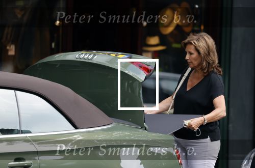 Amsterdam 17 juni 2021
Astrid Joosten doet boodschappen op de Beethovenstraat