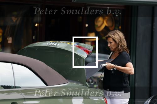 Amsterdam 17 juni 2021
Astrid Joosten doet boodschappen op de Beethovenstraat