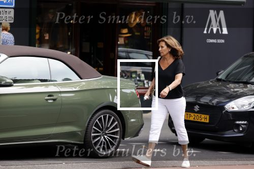 Amsterdam 17 juni 2021
Astrid Joosten doet boodschappen op de Beethovenstraat