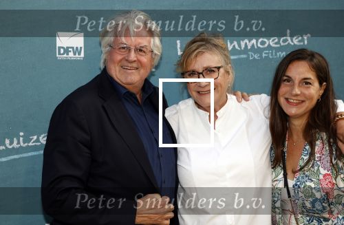 Amsterdam 16 juli 2021
Premiere de Luizenmoeder in Tuschinski. Beppie Melissen met partner Ernest Weil en hun dochter