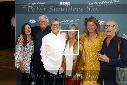Amsterdam 16 juli 2021
Premiere de Luizenmoeder in Tuschinski. Beppie Melissen met partner Ernest Weil en hun dochter