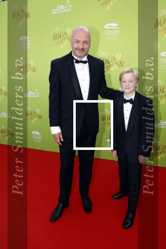 Scheveningen 9 juli 2021
Premiere sound of music in het circustheater.
Boris van der Ham met zijn zoon