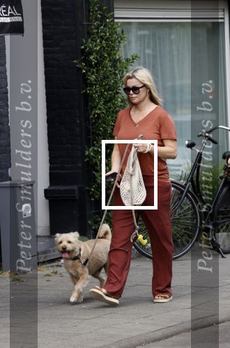 Amsterdam 17 juni 2021
Bridget Maasland laat haar hond uit.