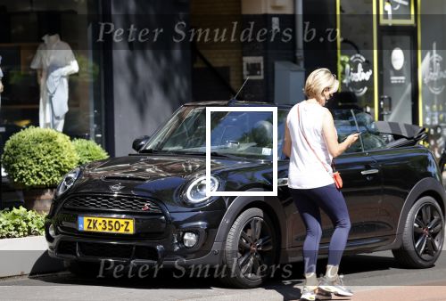Amsterdam 14 juni 2021
Carolione Tensen in haar mini cooper cabrio